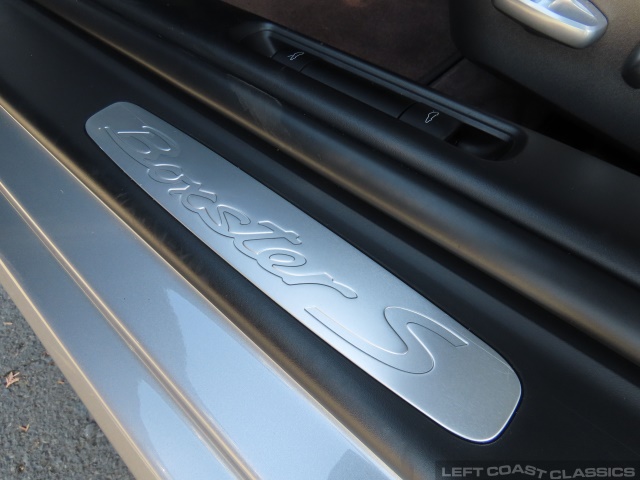 2010-porsche-boxster-s-118.jpg