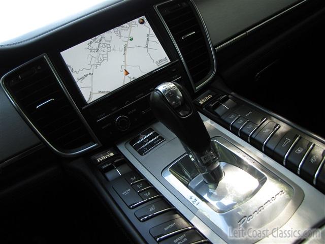 2010-porsche-panamera-s-076.jpg