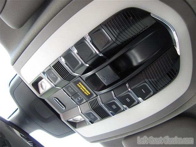 2010-porsche-panamera-s-087.jpg