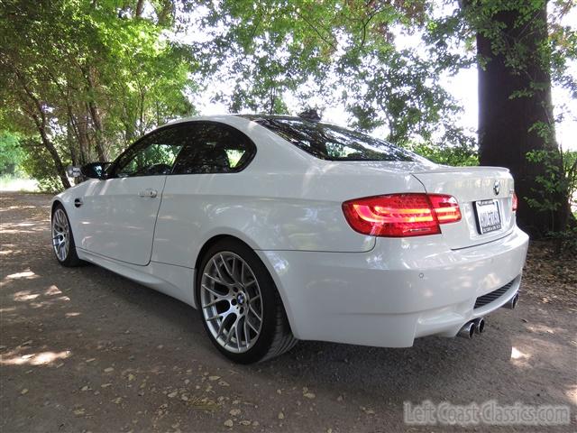 2011-bmw-m3-035.jpg