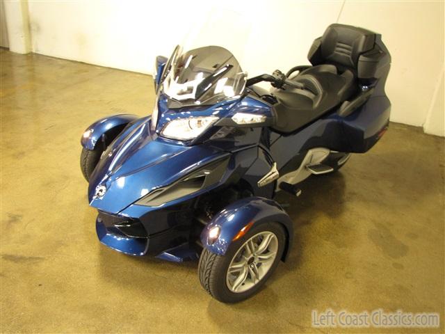 2011-can-am-spyder-004.jpg