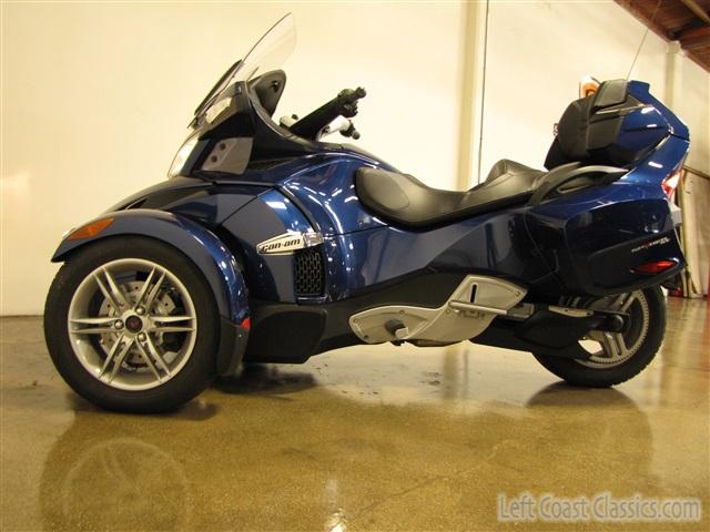 2011-can-am-spyder-005.jpg