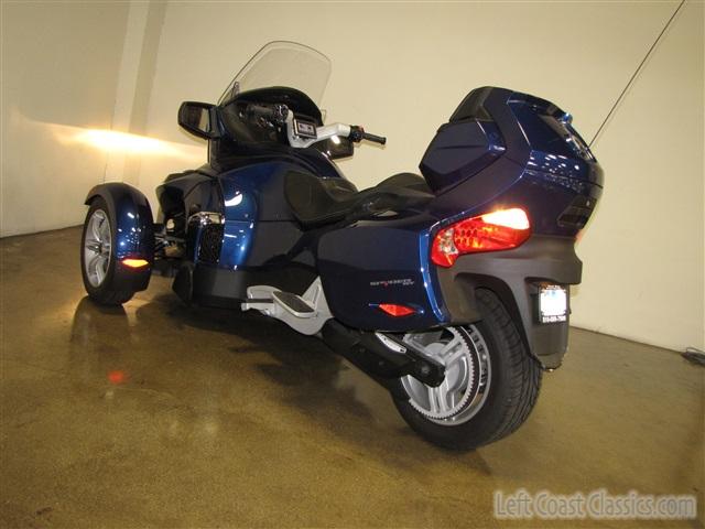 2011-can-am-spyder-006.jpg