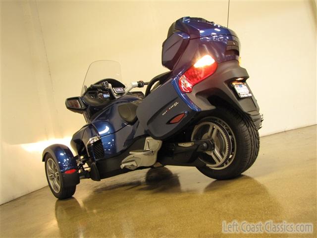 2011-can-am-spyder-007.jpg