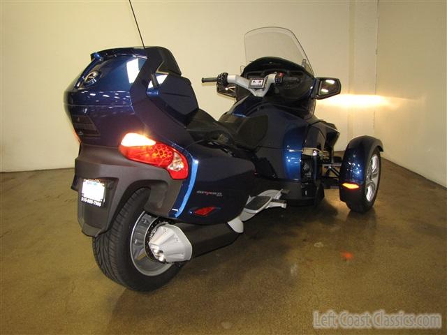 2011-can-am-spyder-011.jpg