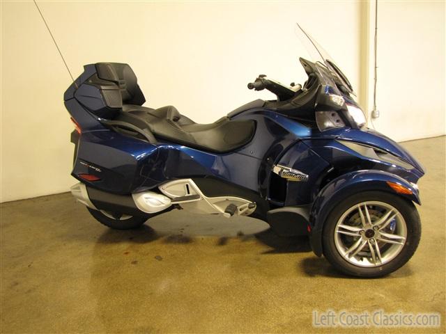 2011-can-am-spyder-013.jpg