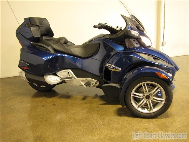 2011-can-am-spyder-014.jpg