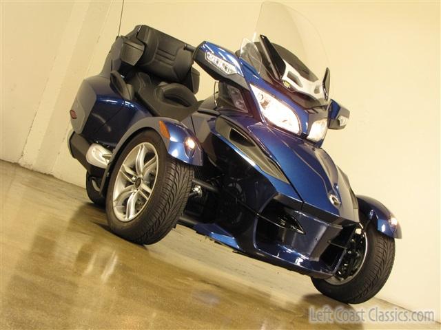 2011-can-am-spyder-015.jpg