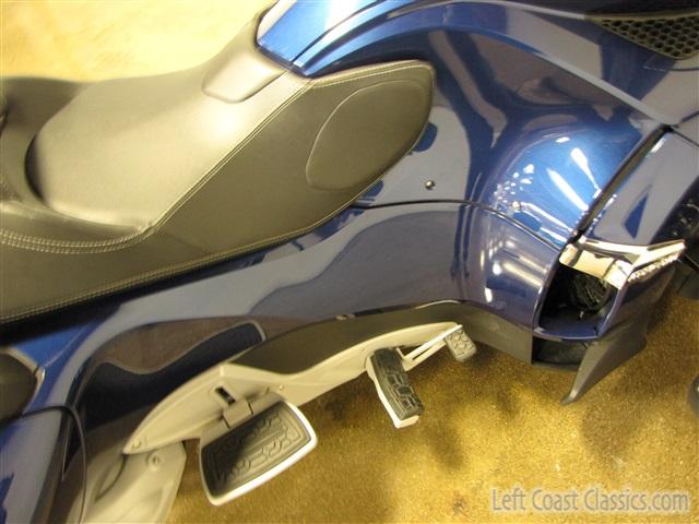 2011-can-am-spyder-018.jpg