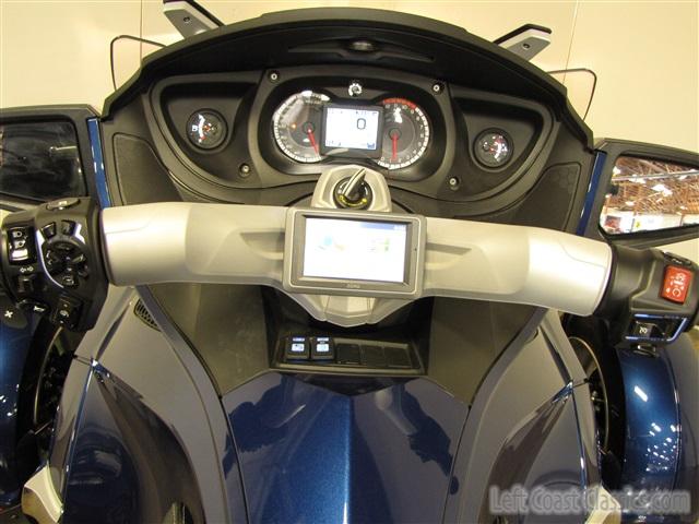 2011-can-am-spyder-020.jpg