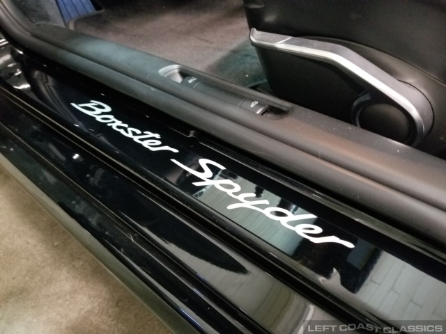 2011-porsche-boxster-spyder-092.jpg