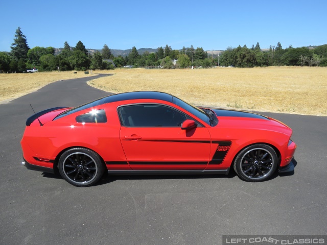 2012-ford-mustang-boss-302-016.jpg