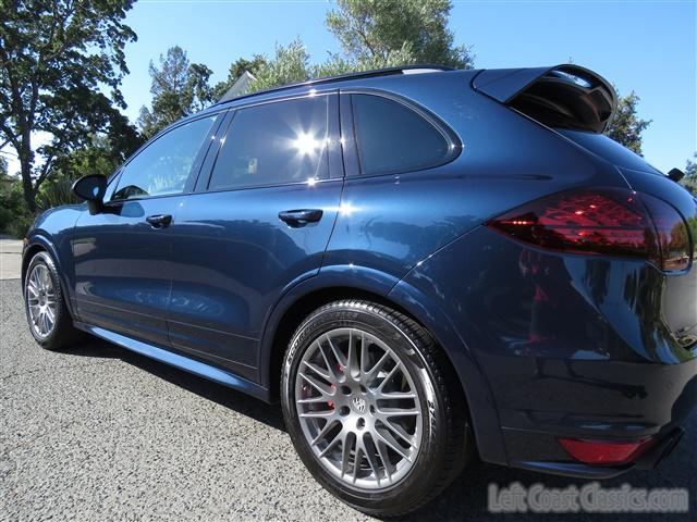 2014-porsche-cayenne-gts-069.jpg