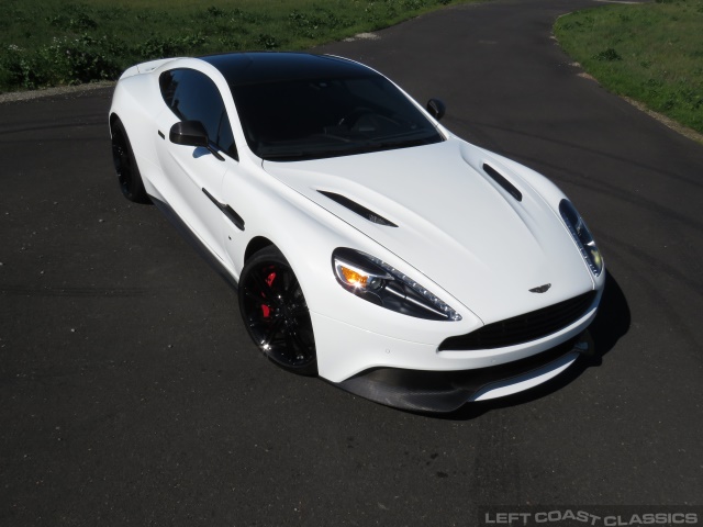 2015-aston-martin-vanquish-031.jpg