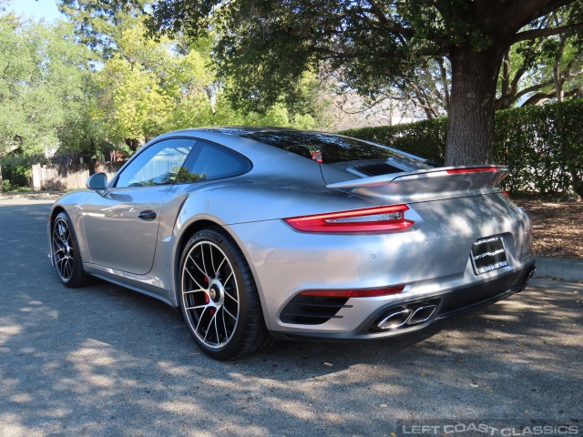 2019-porsche-911-turbo-014.jpg