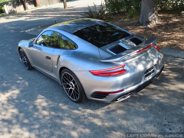 2019-porsche-911-turbo-015.jpg