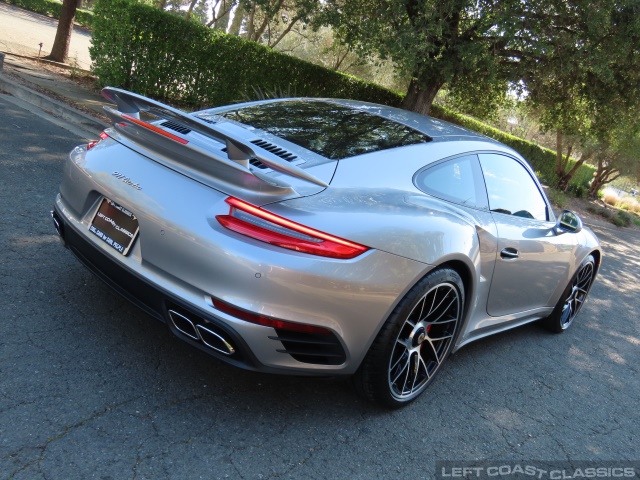 2019-porsche-911-turbo-105.jpg